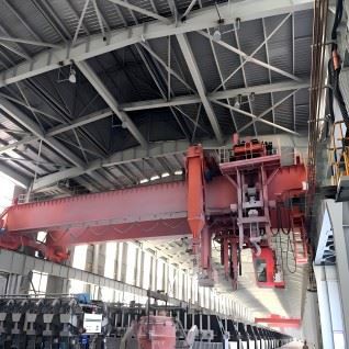 Электролитический алюминиевый многофункциональный мостовой кран